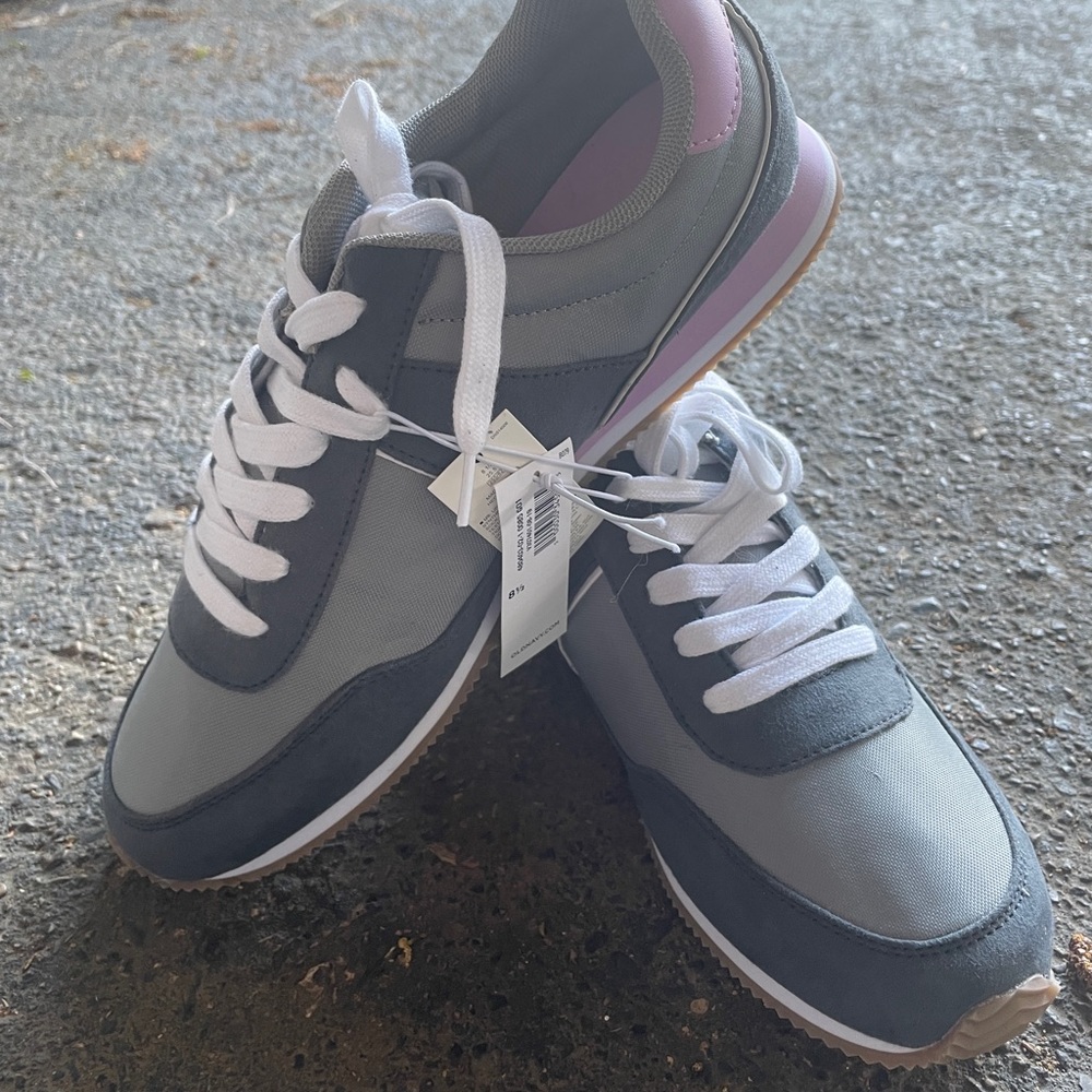 NWT Old Navy Tennis shoes